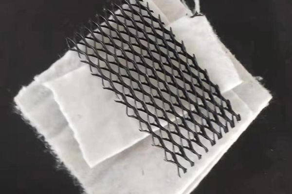 三維排水網(wǎng)與復(fù)合土工布：你真的了解它們的區(qū)別嗎？